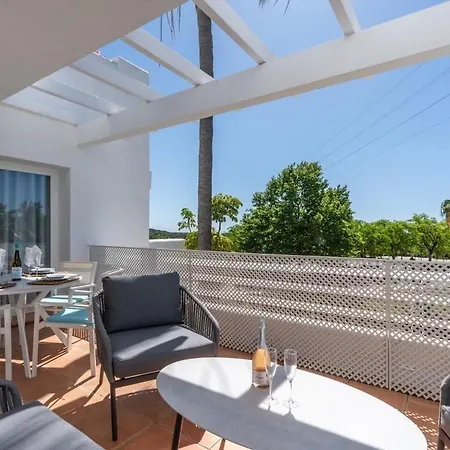Al-114 - - Alcazaba Lagoon 2 Bed Apartment Estepona