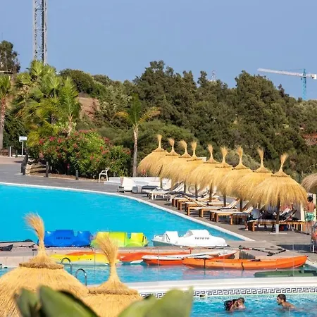 Al-114 - - Alcazaba Lagoon 2 Bed * Estepona